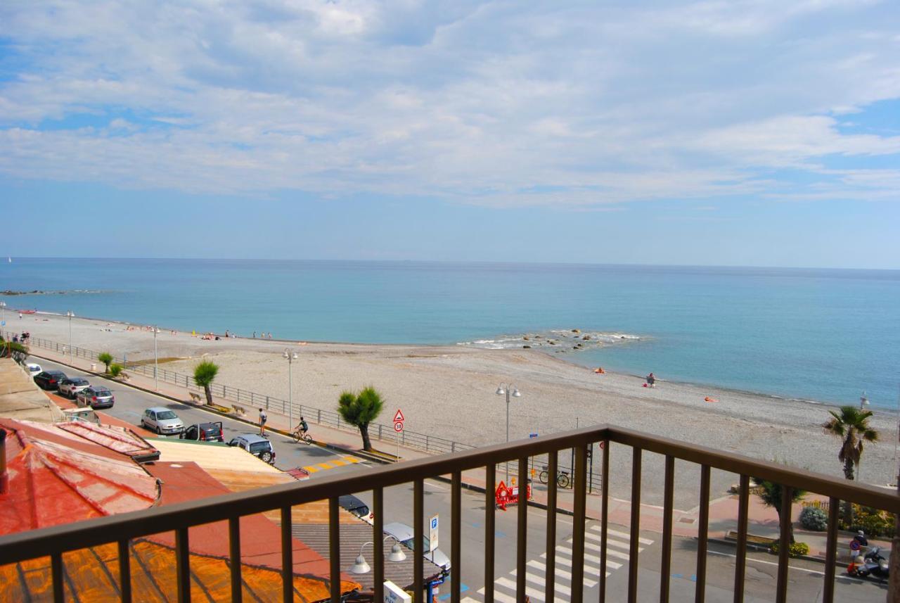 Gaiavacanze Beach Apartment Bordighera Eksteriør bilde