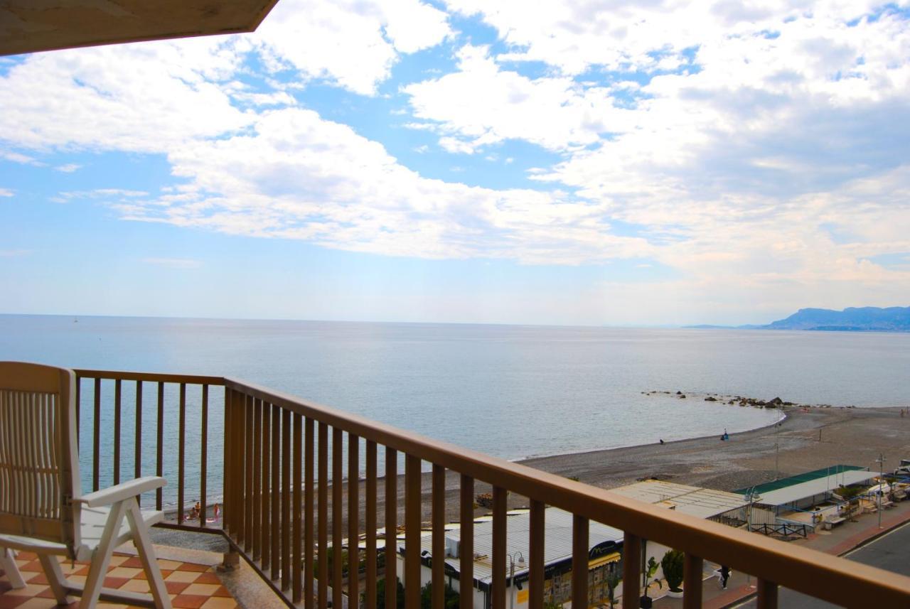 Gaiavacanze Beach Apartment Bordighera Eksteriør bilde